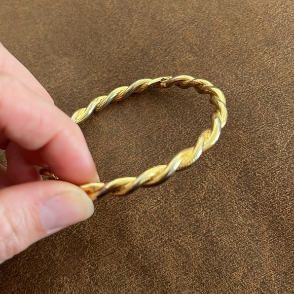 TWISTED Monet Vintage Golden Bangle - Picture 2 of 4